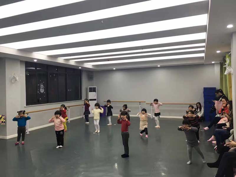 舞蹈房装修时，舞蹈地胶该如何选择？