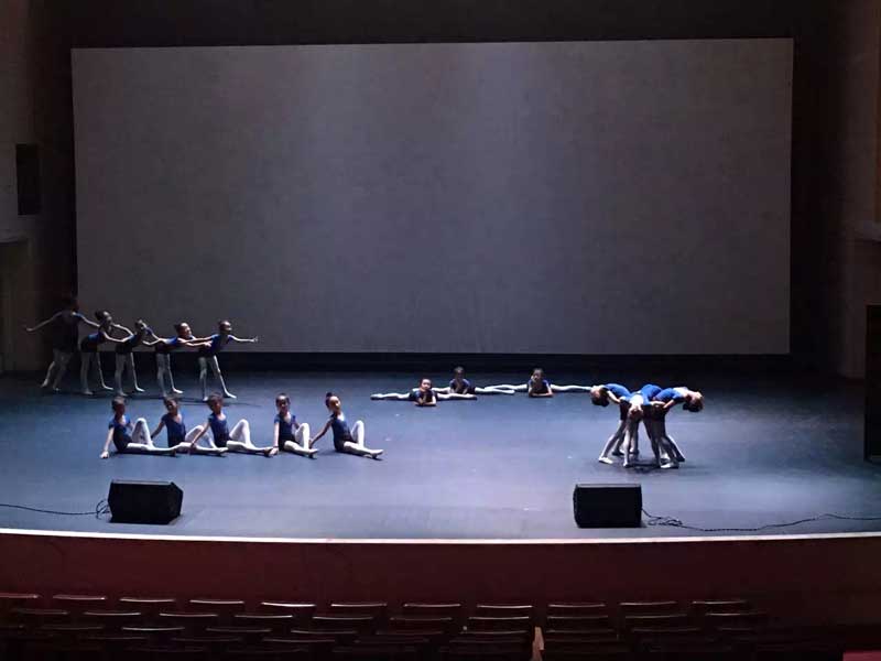 北京第一实验小学舞台地板